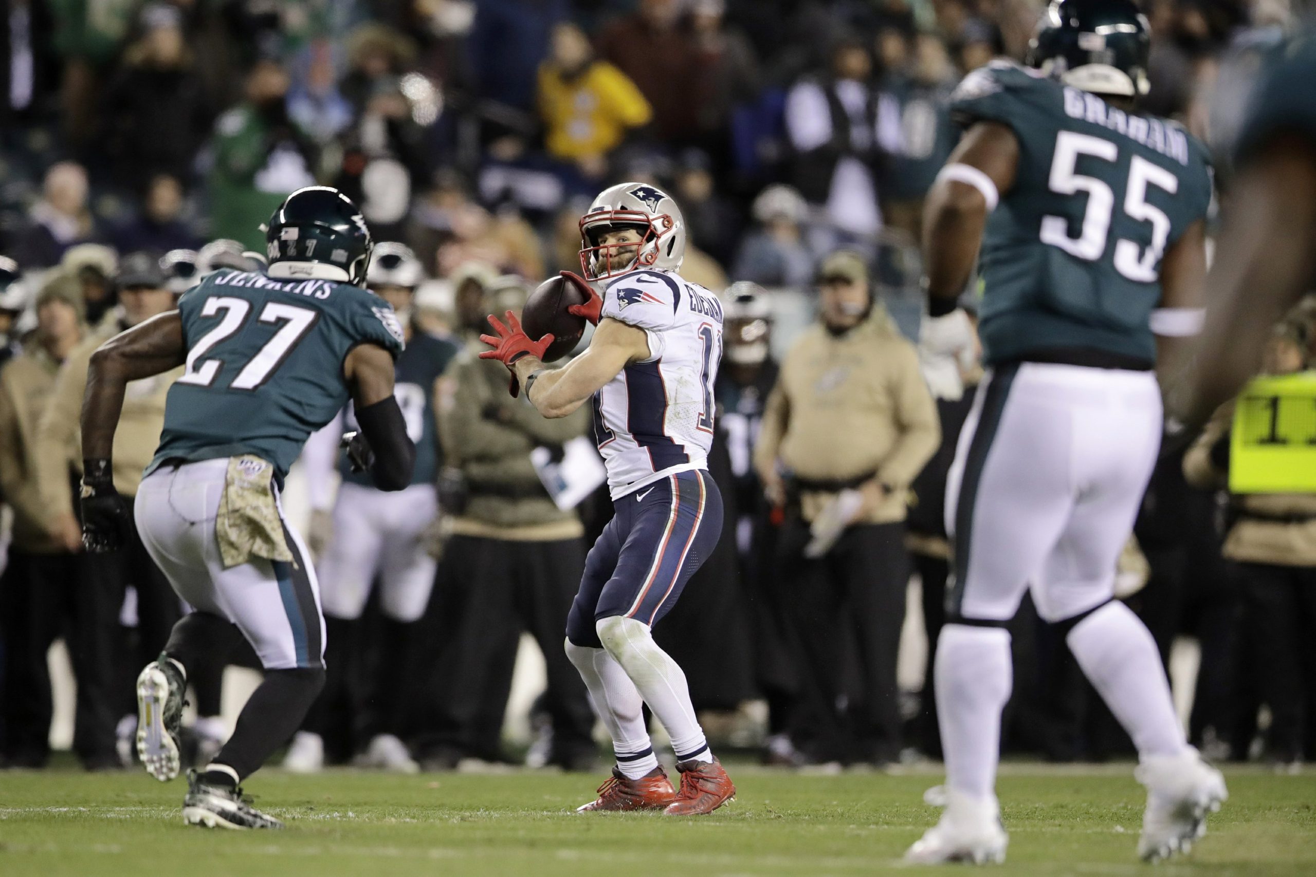 Patriots Beat Eagles in Philadelphia, 49ers Score Late to Drop